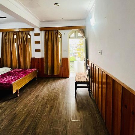 Inder Palace Barkot Eksteriør billede
